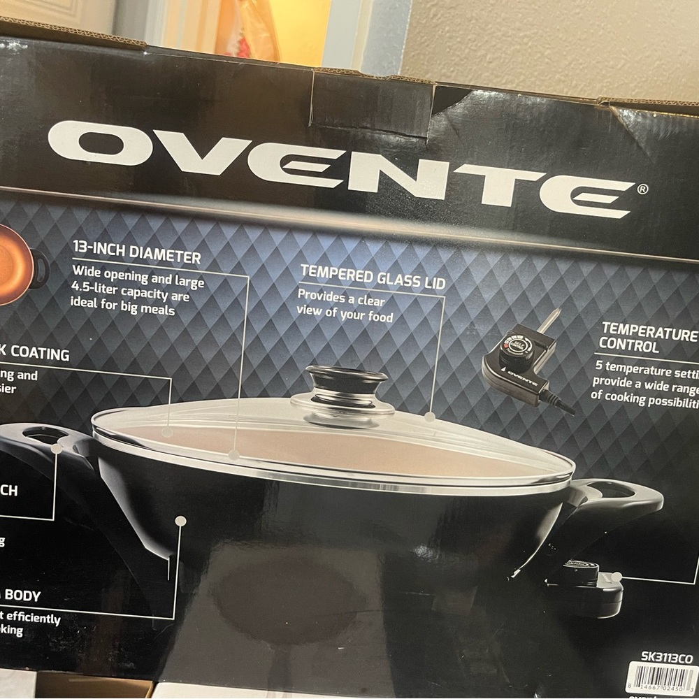 Black Electric Skillet with Tempered Glass Lid